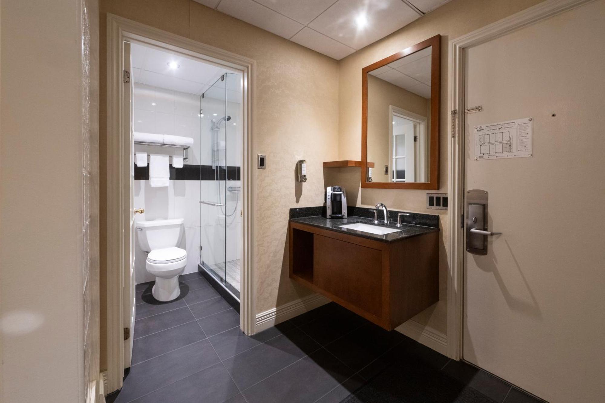 Hotel & Suites Le Dauphin Drummondville Εξωτερικό φωτογραφία