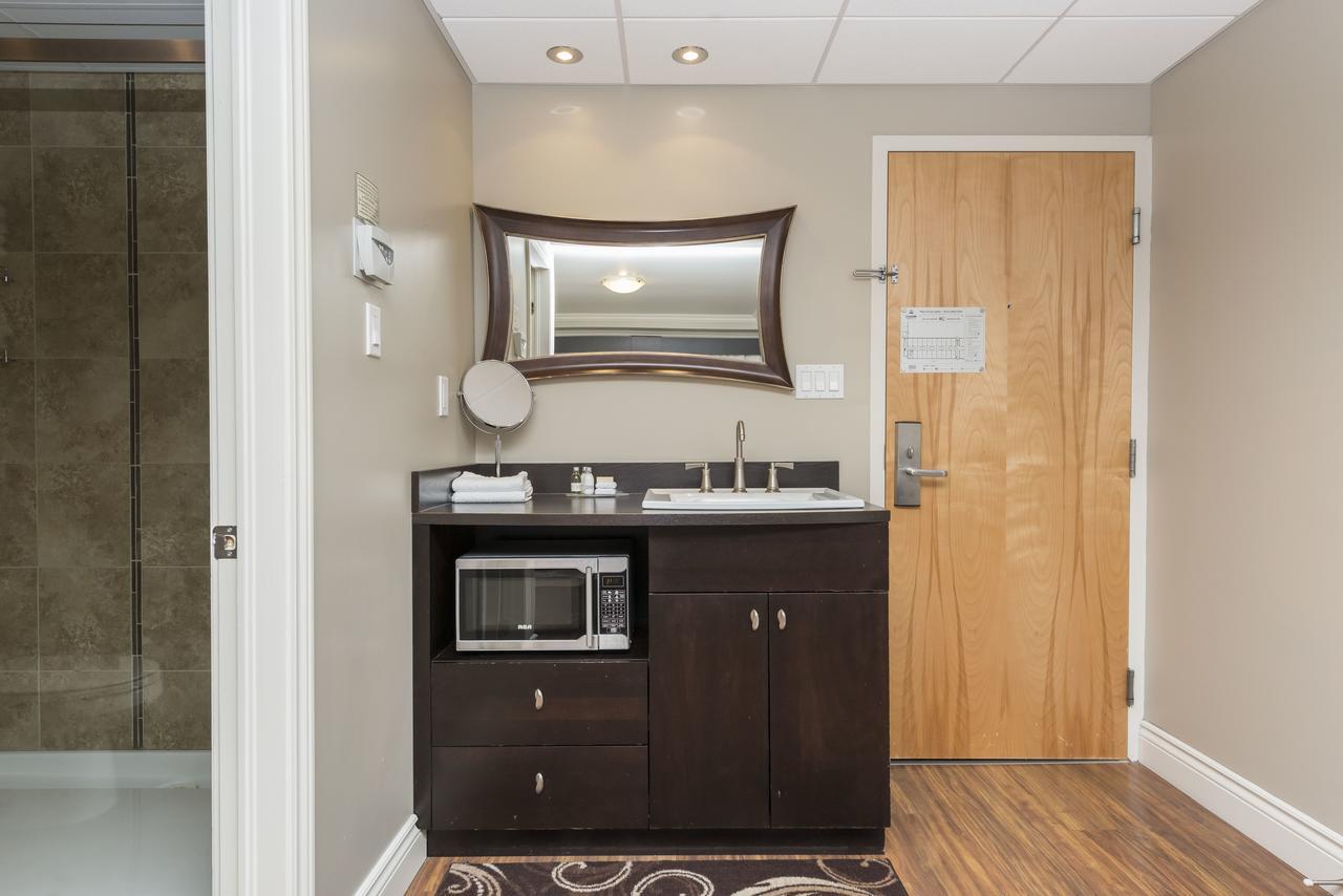 Hotel & Suites Le Dauphin Drummondville Εξωτερικό φωτογραφία